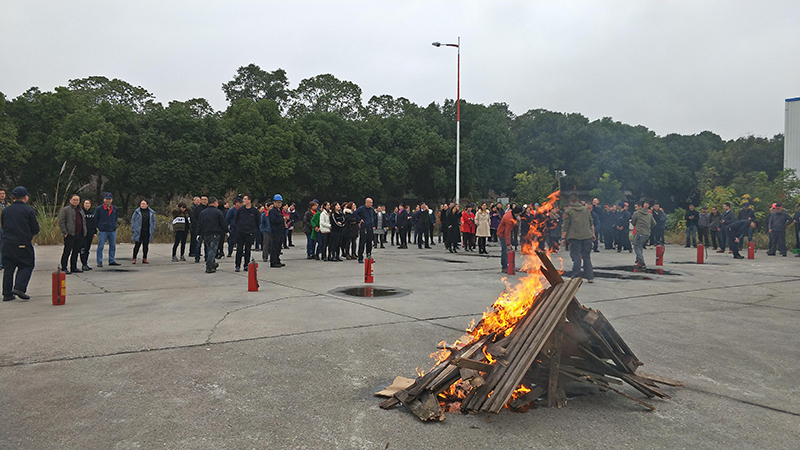 四川天馬玻璃有限公司急救安全知識培訓(xùn)暨應(yīng)急疏散和消防滅火演練活動報道(圖10)